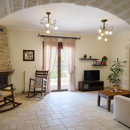 Ageri Traditional Villa Aryiroúpolis Eksteriør bilde